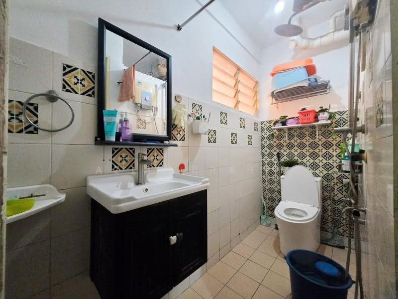 Flat for Sale at PPR Seri Semarak - Azli Ibrahim - Bathroom - PropertyGuru.com.my