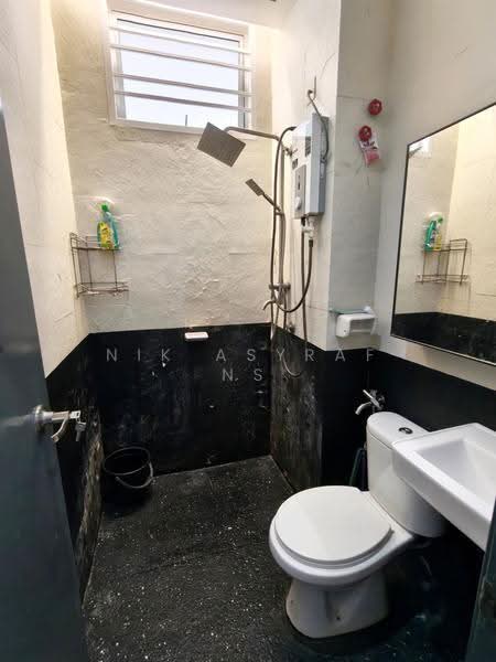 Townhouse for Sale in Cybersouth (Dengkil) - NIK ASYRAF NS - Bathroom - PropertyGuru.com.my