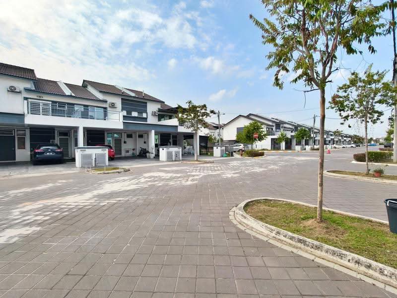 Townhouse for Sale in Cybersouth (Dengkil) - NIK ASYRAF NS - Exterior - PropertyGuru.com.my