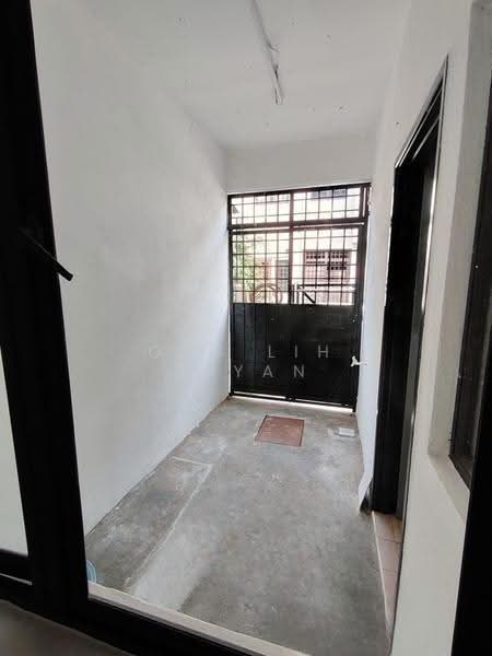 Rumah Teres 2-Tingkat untuk Dijual di Taman Mount Austin (Tebrau) - Ong Lih Shyan - Entrance - PropertyGuru.com.my