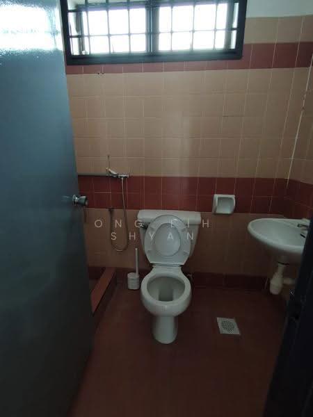 Rumah Teres 2-Tingkat untuk Dijual di Taman Mount Austin (Tebrau) - Ong Lih Shyan - Bathroom - PropertyGuru.com.my
