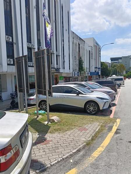 Shop / Office for Sale in Seksyen 14 (Petaling Jaya) - LiFong Low - Opposite the Property - PropertyGuru.com.my