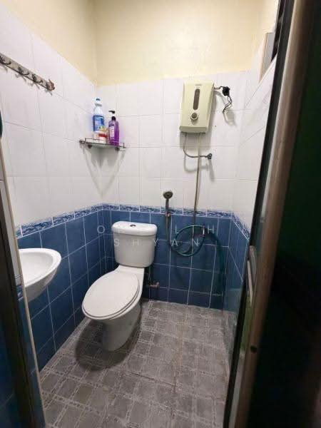 Rumah Teres 2-Tingkat untuk Dijual di Taman Johor Jaya (Johor Bahru) - Ong Lih Shyan - Bathroom - PropertyGuru.com.my
