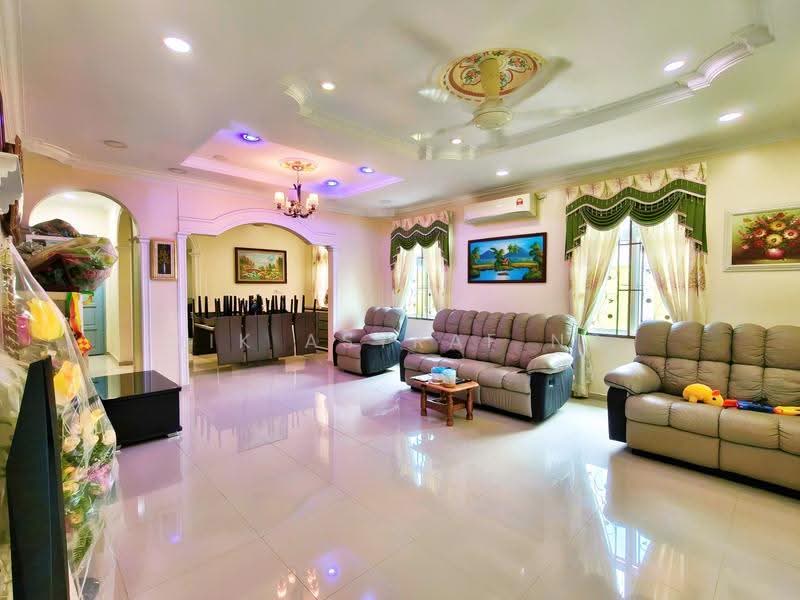 Bungalow House for Sale in Taman Desa Salak Setia (Sepang) - NIK ASYRAF NS - Living Room - PropertyGuru.com.my