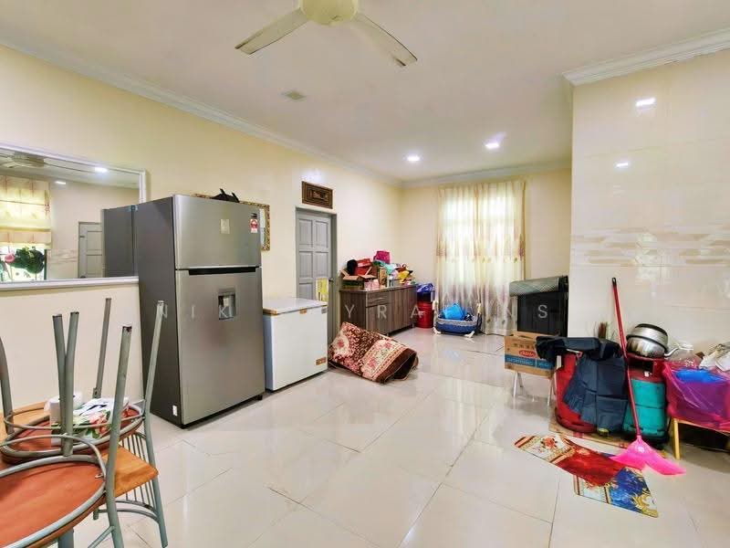 Bungalow House for Sale in Taman Desa Salak Setia (Sepang) - NIK ASYRAF NS - Living Room - PropertyGuru.com.my