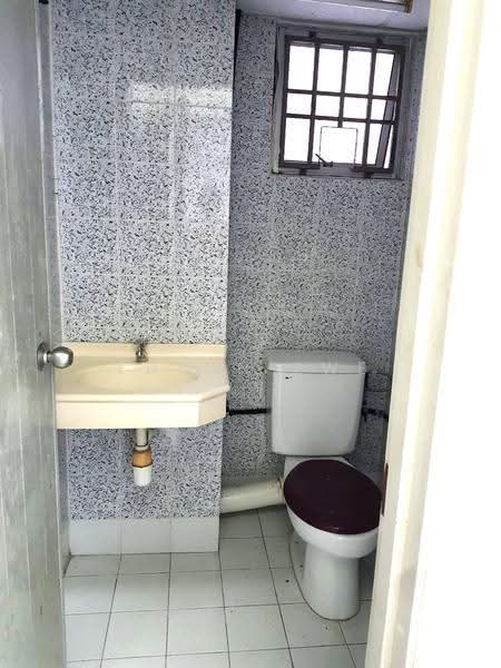 Pangsapuri untuk Disewa di BJ Court Apartment - Edwin Ewe - Bathroom - PropertyGuru.com.my