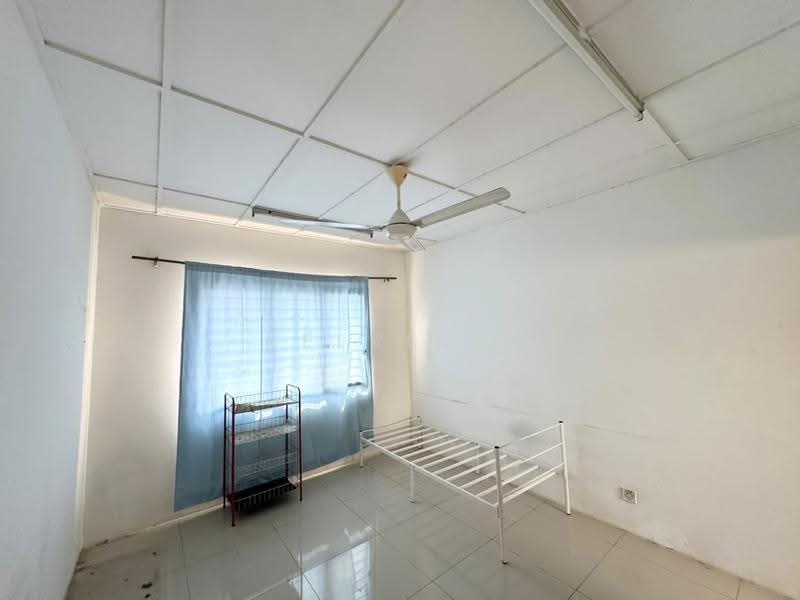Apartment for Sale at Pangsapuri Saraka - Kelvin . - Bedroom - PropertyGuru.com.my