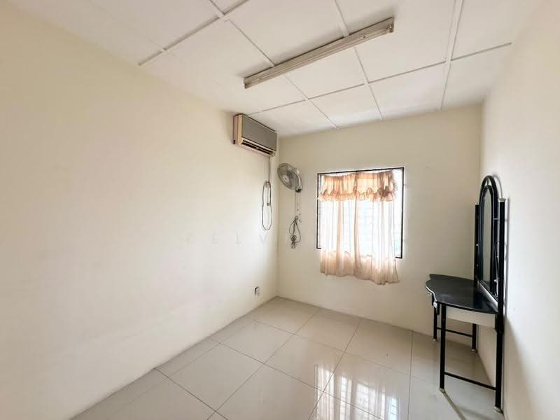 Apartment for Sale at Pangsapuri Saraka - Kelvin . - Bedroom - PropertyGuru.com.my