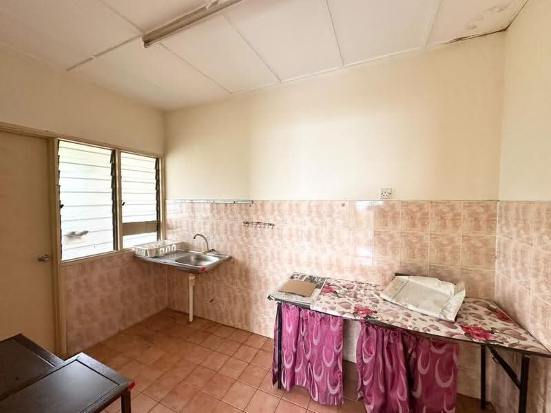 Apartment for Sale at Pangsapuri Saraka - Kelvin . - Kitchen - PropertyGuru.com.my