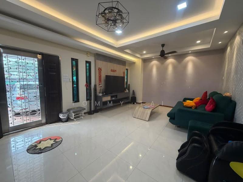 Cluster House for Sale in Austin Heights (Tebrau) - Tommy Tai - Living Room - PropertyGuru.com.my