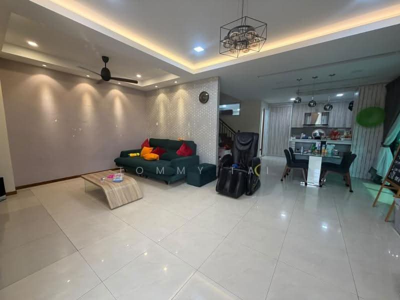 Cluster House for Sale in Austin Heights (Tebrau) - Tommy Tai - Living Room - PropertyGuru.com.my