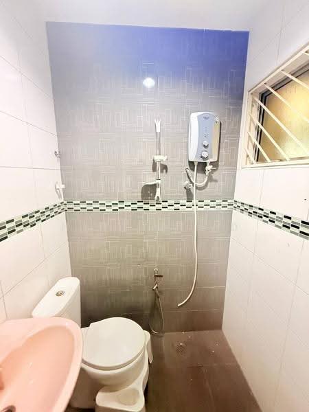 2-storey Terraced House for Sale in Wangsa Melawati (Wangsa Maju) - Hana Wahid - Bathroom - PropertyGuru.com.my