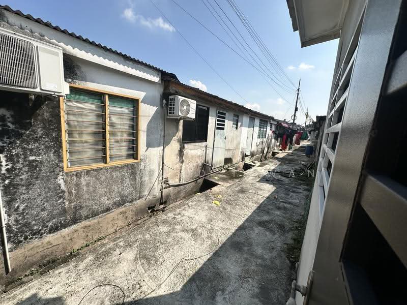 1-storey Terraced House for Sale in Taman Pinji Perdana (Lahat) - Mohamad Irwan - Exterior - PropertyGuru.com.my