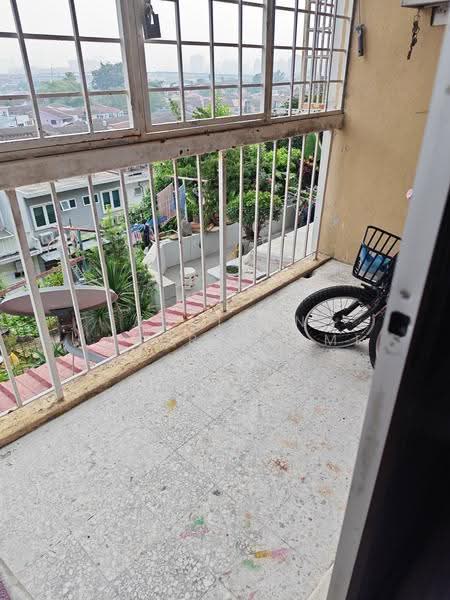 Pangsapuri untuk Dijual di Apartment Ros - Adhiran Karuppasami - Balcony - PropertyGuru.com.my