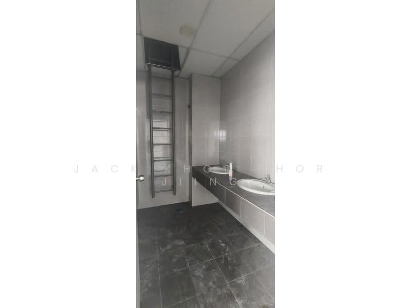 Factory for Rent in Bandar Bukit Raja (Klang) - Jack Khor Phor Jiing - Bathroom - PropertyGuru.com.my