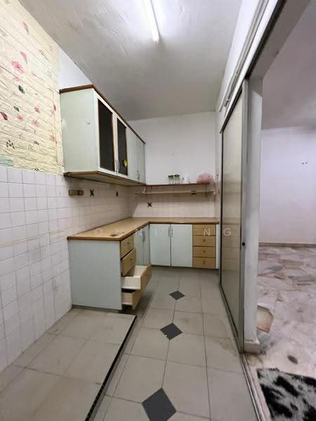 Apartment for Sale at Greenview Apartment - Connie Ng - Kitchen - PropertyGuru.com.my
