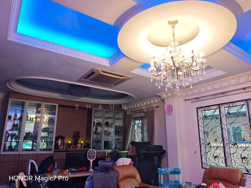 Rumah Berkembar untuk Dijual di Taman Naga Emas (Salak South) - Shaun Lee - Living Room - PropertyGuru.com.my