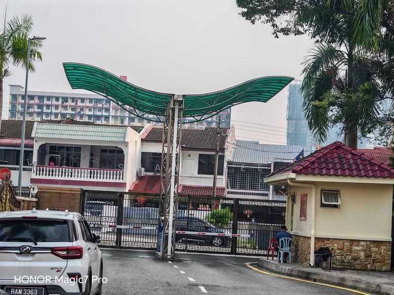 Rumah Berkembar untuk Dijual di Taman Naga Emas (Salak South) - Shaun Lee - Exterior - PropertyGuru.com.my