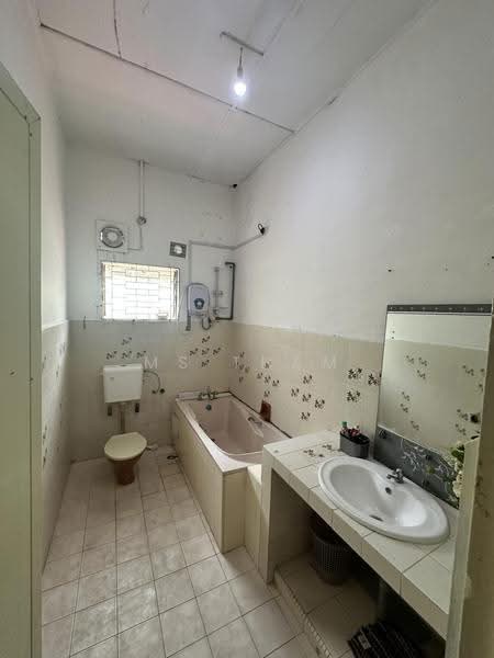 Semi-Detached House for Sale in Johor Bahru (Johor) - Ms Tham - Bathroom - PropertyGuru.com.my