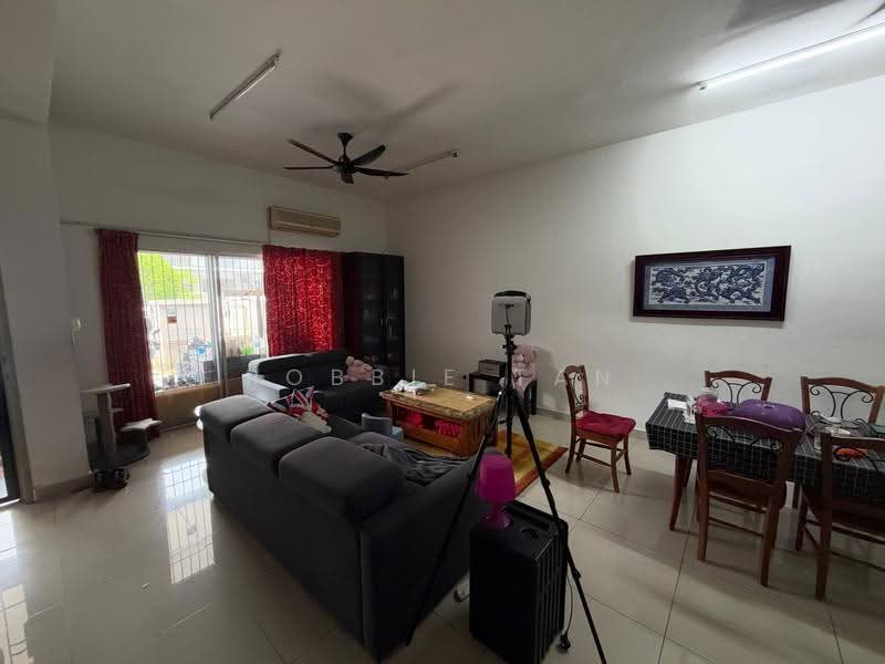 Rumah Teres 2-Tingkat untuk Dijual di Taman Nusa Idaman (Iskandar Puteri (Nusajaya)) - Robbie Tan - Living Room - PropertyGuru.com.my