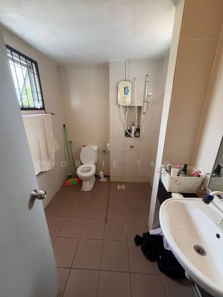 Rumah Teres 2-Tingkat untuk Dijual di Taman Nusa Idaman (Iskandar Puteri (Nusajaya)) - Robbie Tan - Bathroom - PropertyGuru.com.my