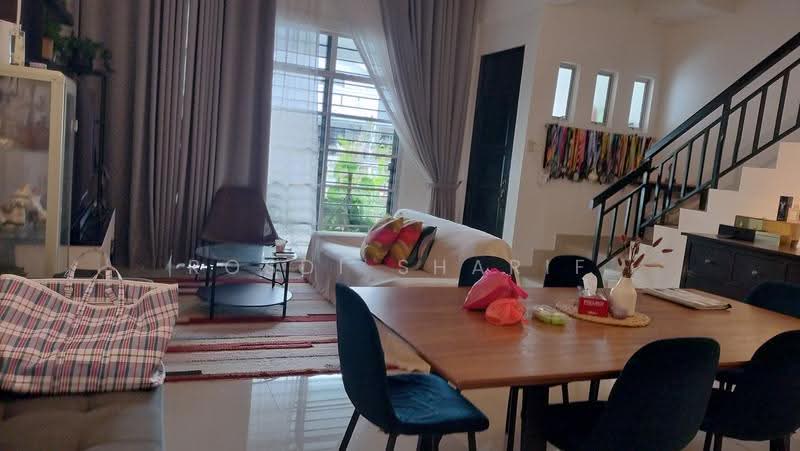 Terraced House for Sale in Sungai Buloh (Selangor) - Rosdi Sharif - Living Room - PropertyGuru.com.my