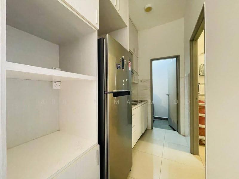 Kediaman Servis untuk Dijual di Ayuman Suites - Arbain Mahmood - Kitchen - PropertyGuru.com.my