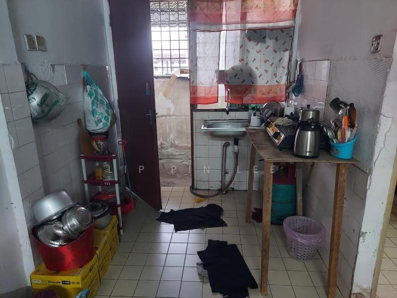 Flat for Sale at Gugusan Kemboja - Lip Pin Lee - Kitchen - PropertyGuru.com.my