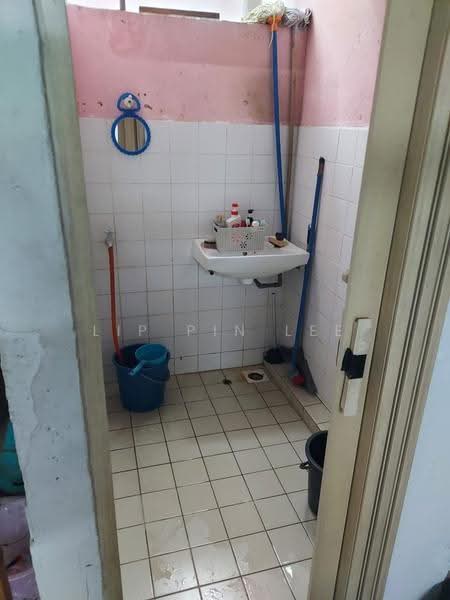Flat for Sale at Gugusan Kemboja - Lip Pin Lee - Bathroom - PropertyGuru.com.my