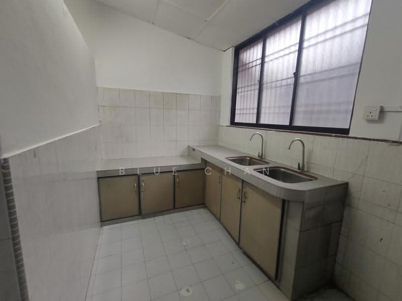 Rumah Teres 1-Tingkat untuk Disewa di Taman Pelangi (Johor Bahru) - Blue Chan - Kitchen - PropertyGuru.com.my