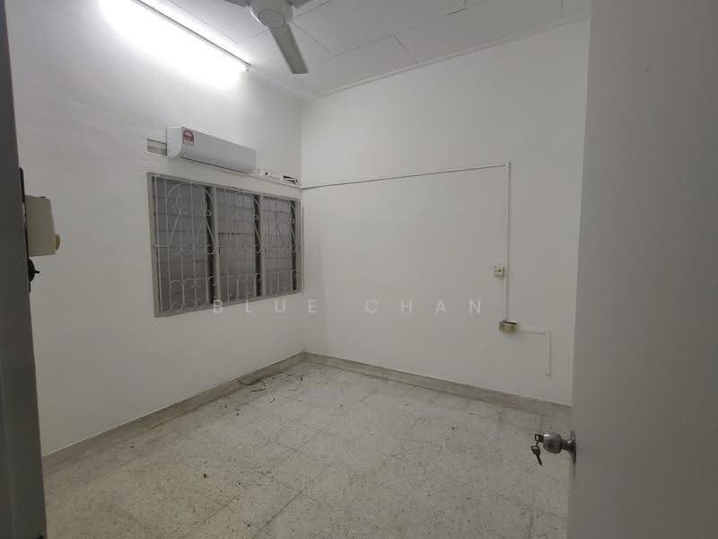 Rumah Teres 1-Tingkat untuk Disewa di Taman Pelangi (Johor Bahru) - Blue Chan - Interior - PropertyGuru.com.my
