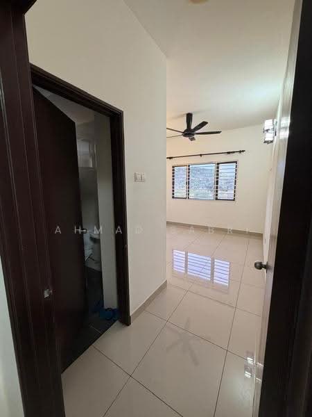 Pangsapuri untuk Disewa di Residensi Zamrud - Ahmad Sabri - Corridor - PropertyGuru.com.my
