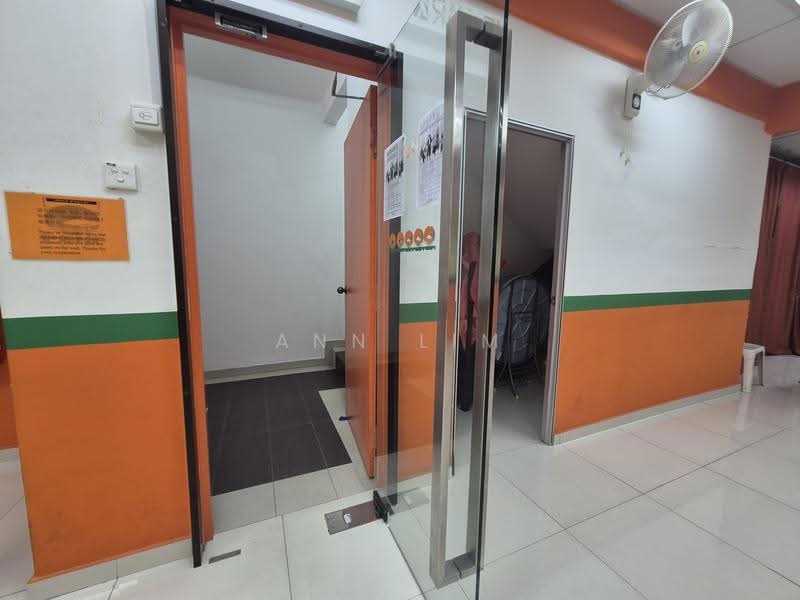 Office for Rent in Taman Merdeka Permai (Batu Berendam) - Ann Lim - Entrance - PropertyGuru.com.my