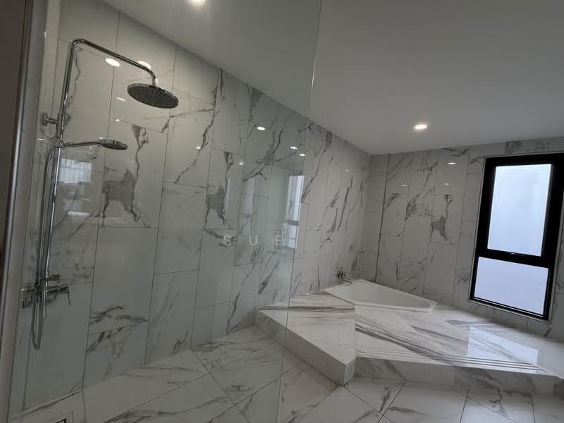 Bungalow House for Sale in Taman Tunku (Bukit Tunku (Kenny Hills)) - Sue . - Bathroom - PropertyGuru.com.my