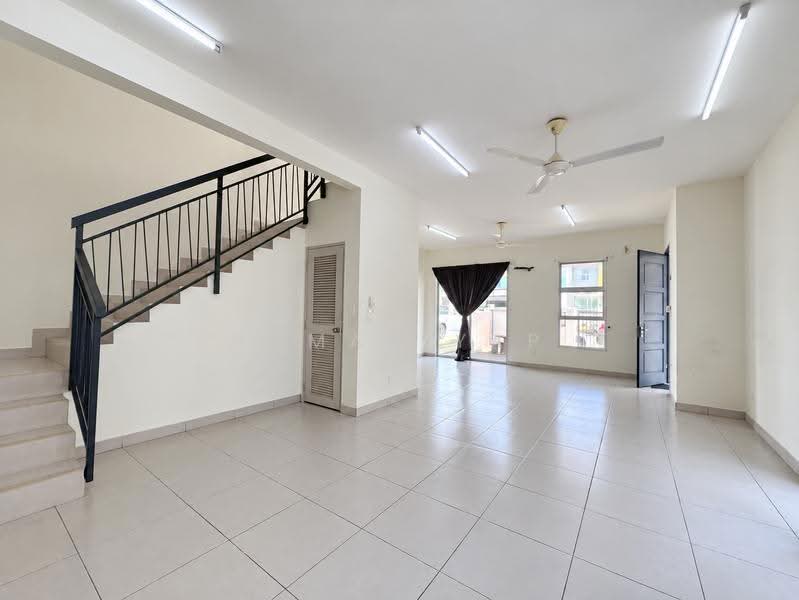 Rumah Berkembar untuk Dijual di Shah Alam (Selangor) - Roman Yap - Living Room - PropertyGuru.com.my