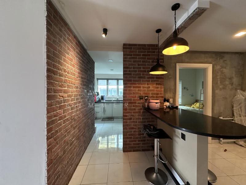 Kediaman Servis untuk Dijual di Kiara Designer Suites - Summer Tan - Kitchen - PropertyGuru.com.my