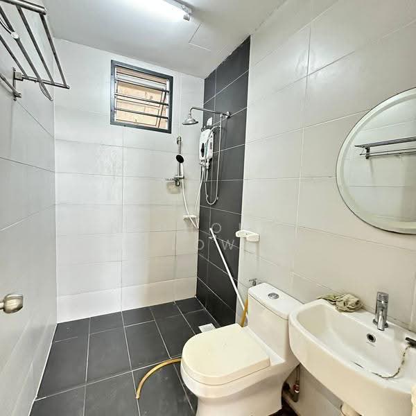Apartment for Rent at Nusa Heights (Nusa Puncak) - Nicholas Low - Bathroom - PropertyGuru.com.my