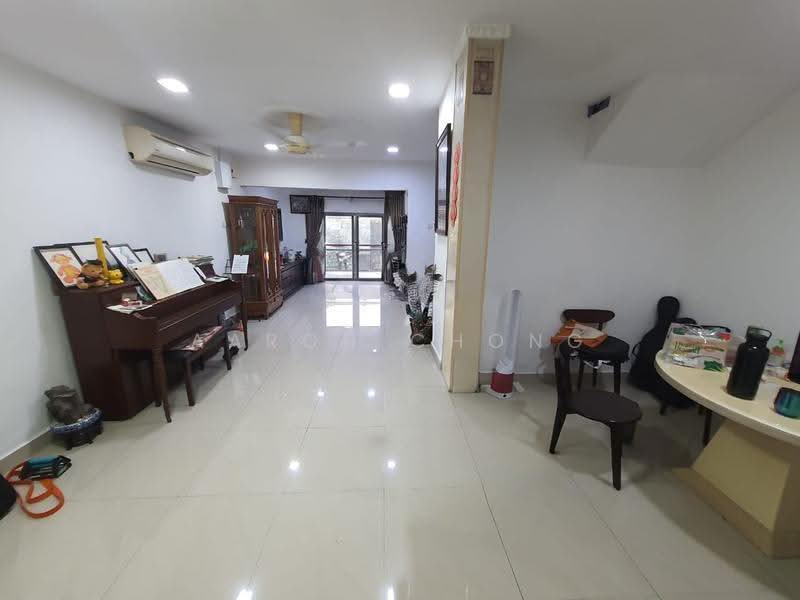 2-storey Terraced House for Sale in TAMAN PUCHONG UTAMA (Puchong) - Aaron Chong - Living Room - PropertyGuru.com.my