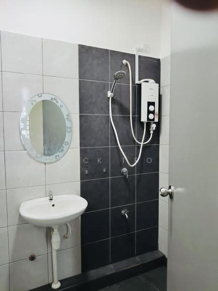Apartment for Rent at E Residence @ Telipok - Arick Teoh - Bathroom - PropertyGuru.com.my