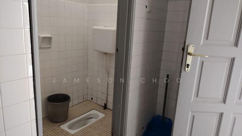 1.5-storey Terraced House for Sale in Taman Perling (Perling) - Jameson Choo - Bathroom - PropertyGuru.com.my