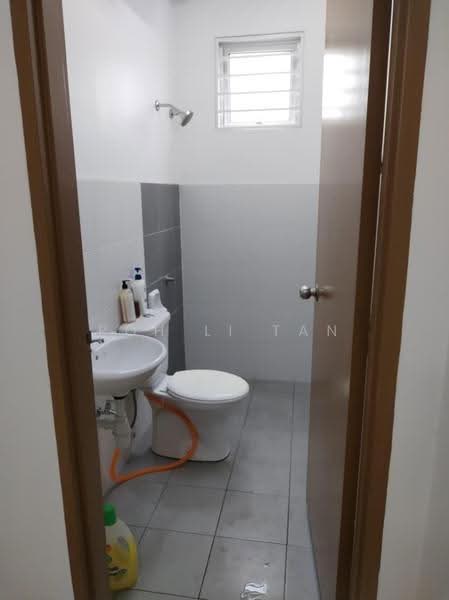 Pangsapuri untuk Disewa di Asteria - Poh Li Tan - Bathroom - PropertyGuru.com.my