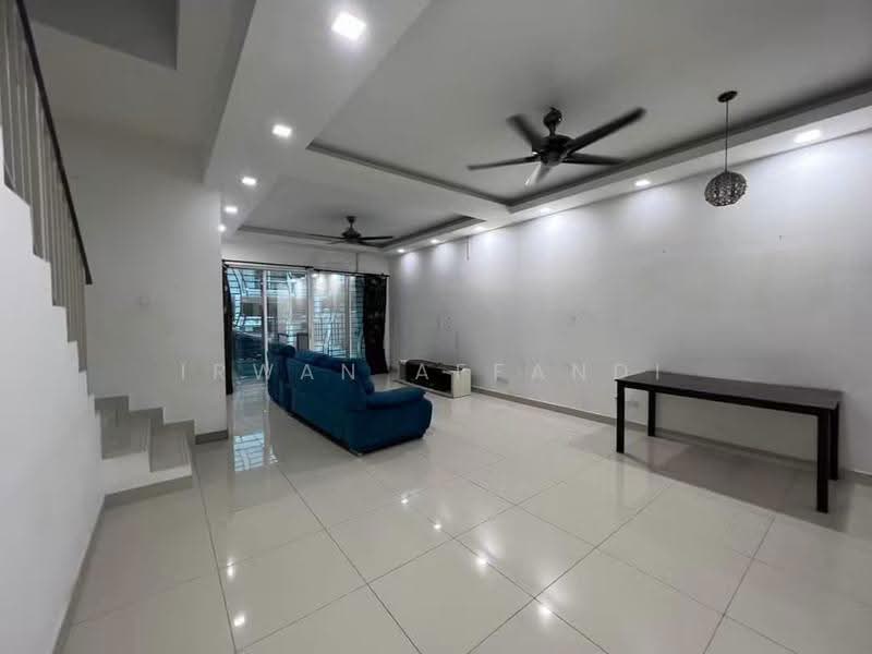 Rumah Teres 2-Tingkat untuk Dijual di Bandar Saujana Putra (Tanjong Duabelas) - Irwan Affandi - Living Room - PropertyGuru.com.my
