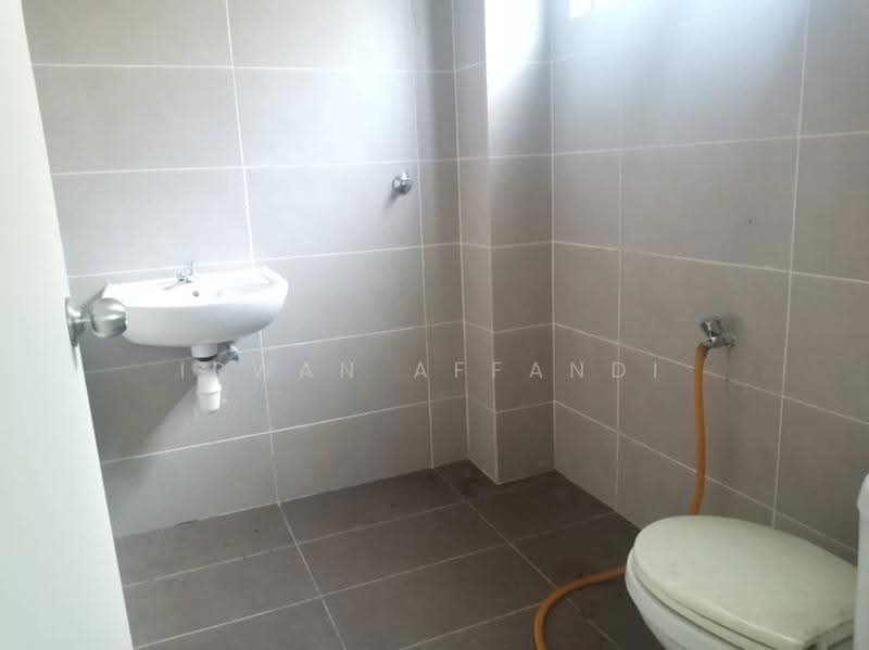 Rumah Teres 2-Tingkat untuk Dijual di Bandar Saujana Putra (Tanjong Duabelas) - Irwan Affandi - Bathroom - PropertyGuru.com.my