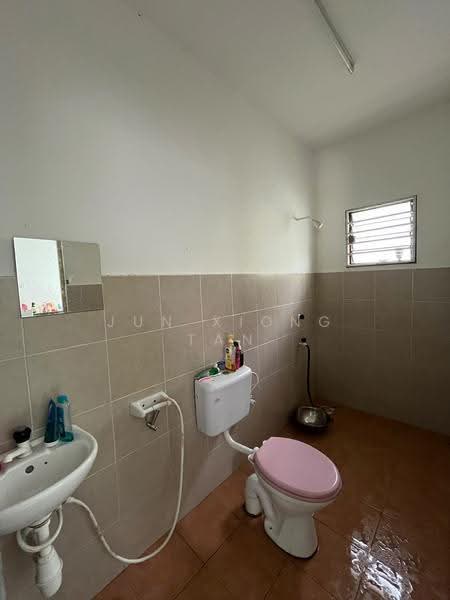 2-storey Terraced House for Sale in Taman Scientex Pasir Gudang (Pasir Gudang) - Jun Xiong Tan - Bathroom - PropertyGuru.com.my