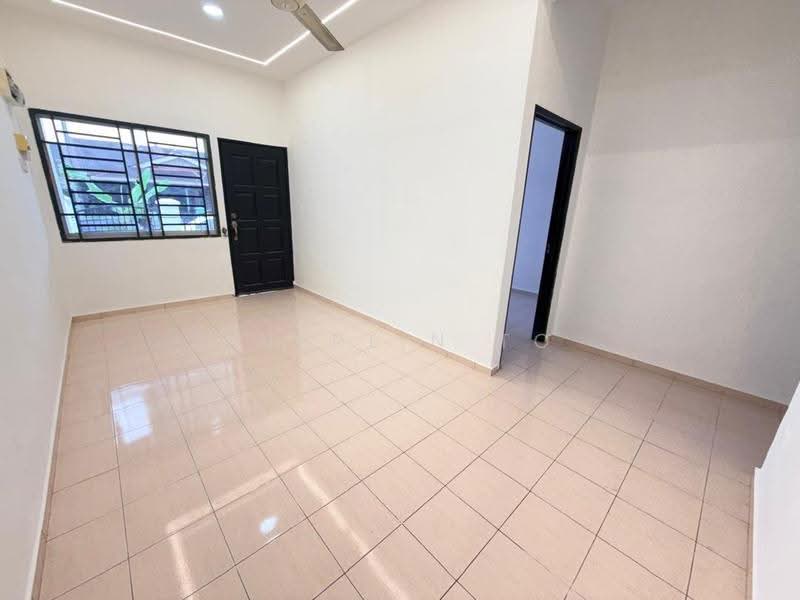 1-storey Terraced House for Sale in Johor Bahru (Johor) - Sherlin To - Living Room - PropertyGuru.com.my