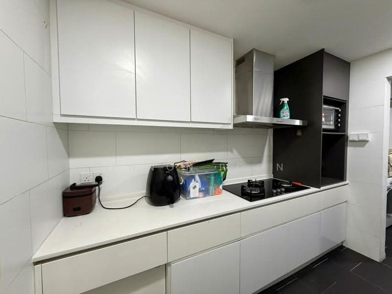 Kediaman Servis untuk Disewa di SqWhere Service Apartments - Lennon Poon - Kitchen - PropertyGuru.com.my