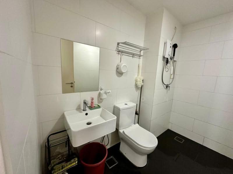 Kediaman Servis untuk Disewa di SqWhere Service Apartments - Lennon Poon - Bathroom - PropertyGuru.com.my