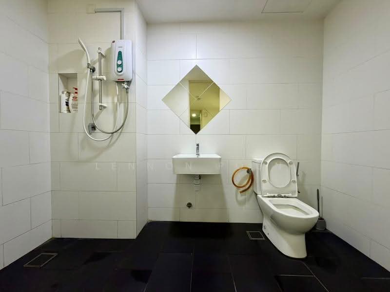 Kediaman Servis untuk Disewa di SqWhere Service Apartments - Lennon Poon - Bathroom - PropertyGuru.com.my