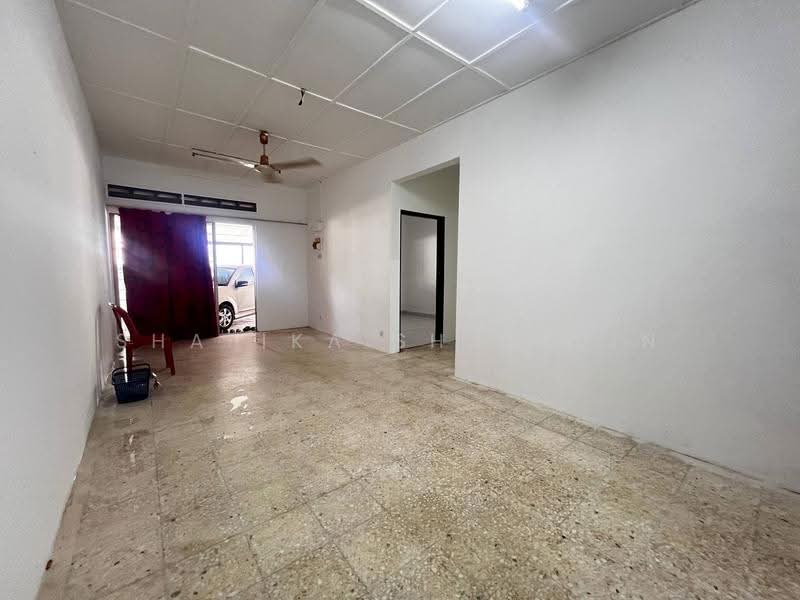 Rumah Teres 2-Tingkat untuk Dijual di Taman Ehsan (Kepong) - Shafika Shahidin - Living Room - PropertyGuru.com.my