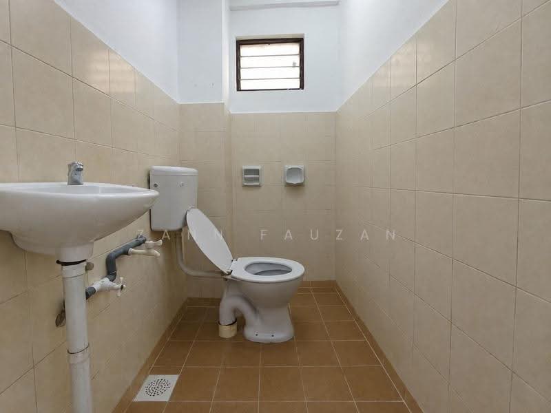 Pangsapuri untuk Dijual di Mawar Apartment - Zann Fauzan - Bathroom - PropertyGuru.com.my